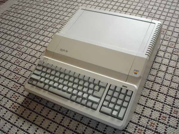 Apple IIe Platinum